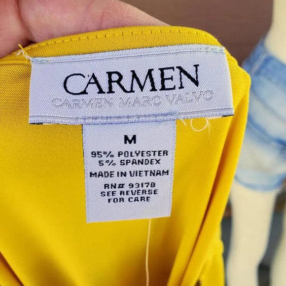 NWT Carmen Marc Valvo Sleeveless Front-Zip Top Yellow Size Medium - Picture 2 of 15